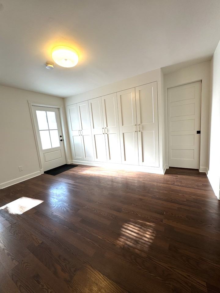 392 Quincy St - Photo 5 of 11