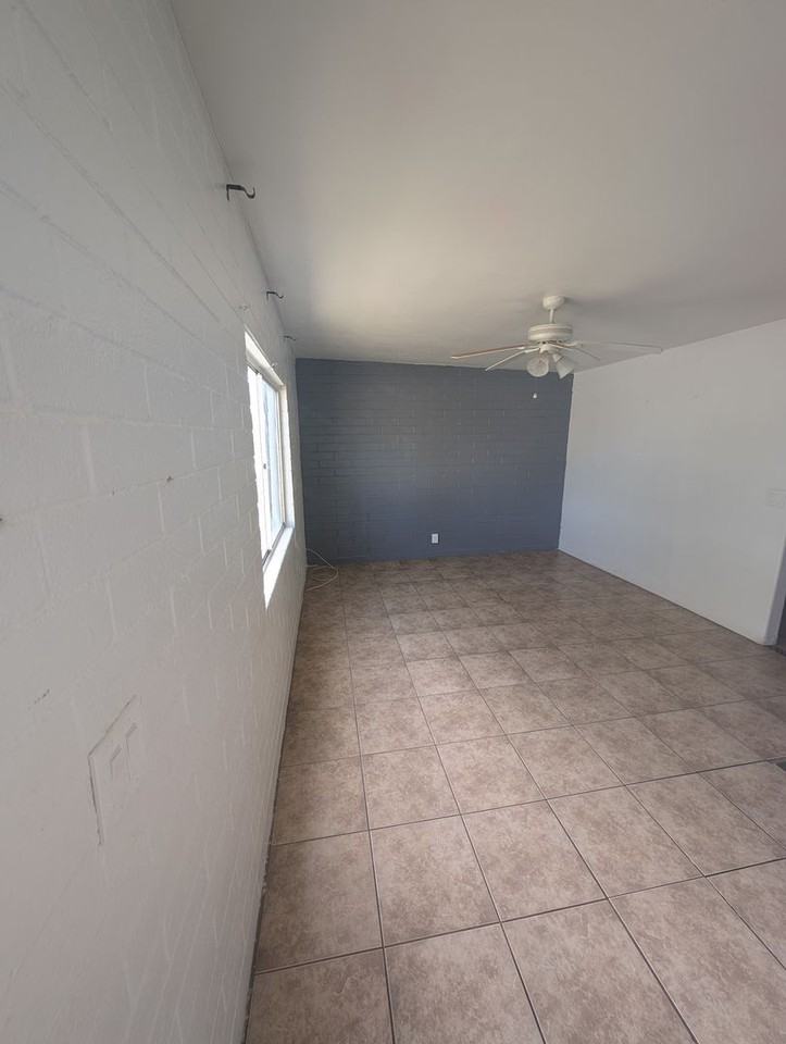 209 W Finedale St - Photo 3 of 11