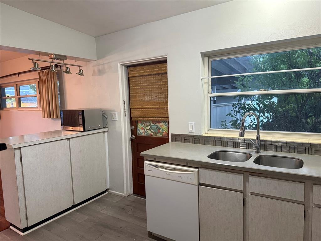 2428 Pershing Ave #2428 - Photo 2 of 19