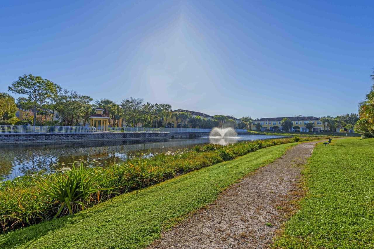 1002 Pipers Cay Dr #1002 - Photo 6 of 27