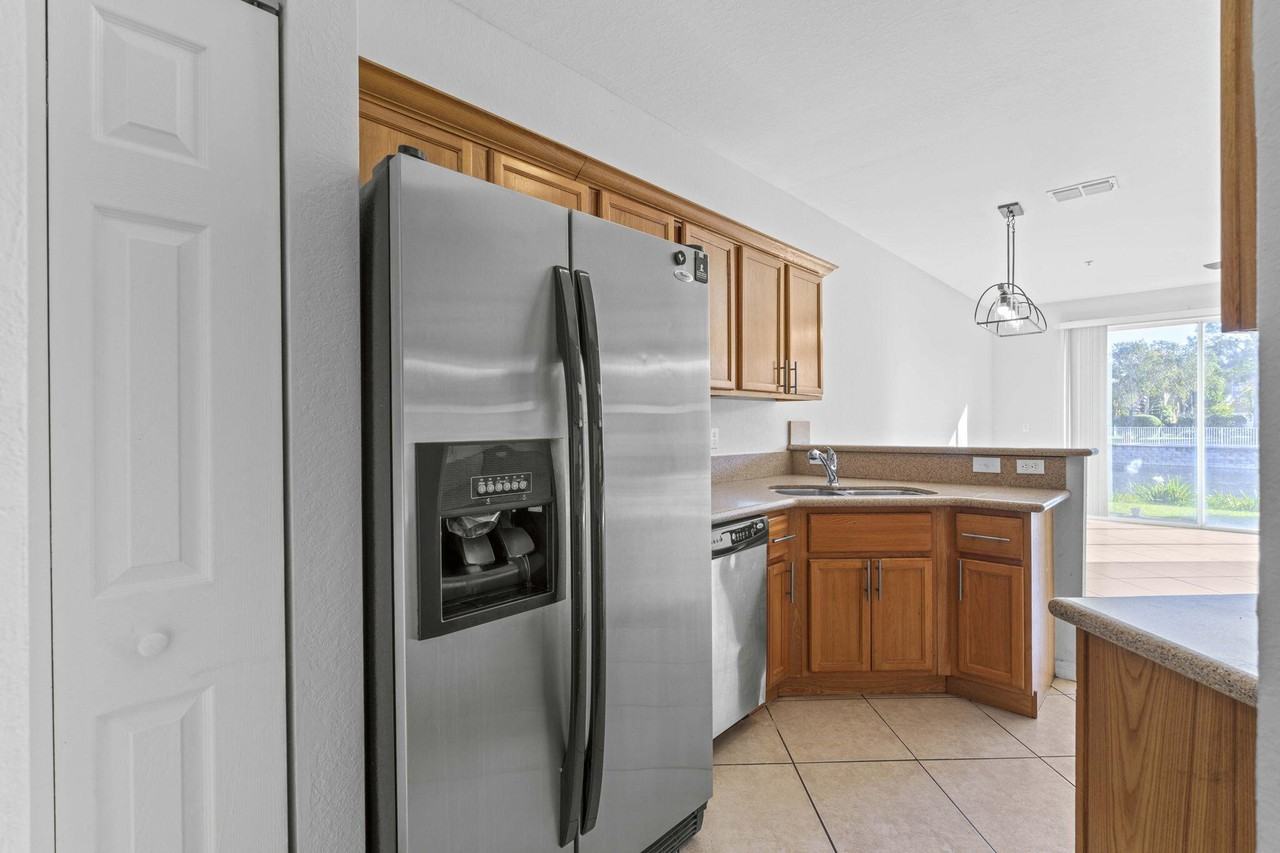 1002 Pipers Cay Dr #1002 - Photo 7 of 27