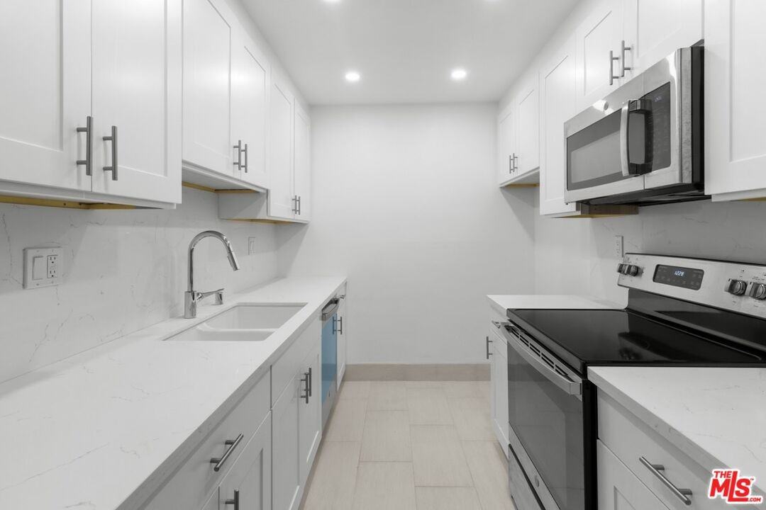 1114 12th St #1114-103 - Photo 5 of 28