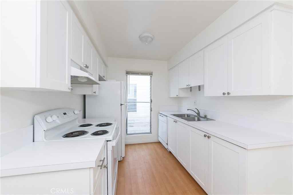 20444 Osage Ave #20444B - Photo 3 of 17