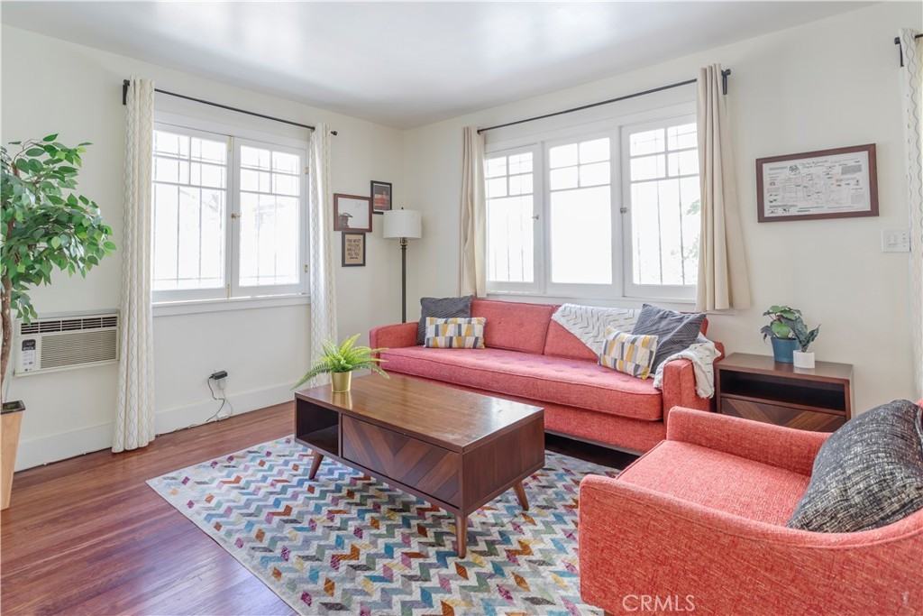 5124 De Longpre Ave #51243-4 - Photo 2 of 16