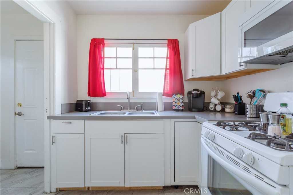 5124 De Longpre Ave #51243-4 - Photo 7 of 16