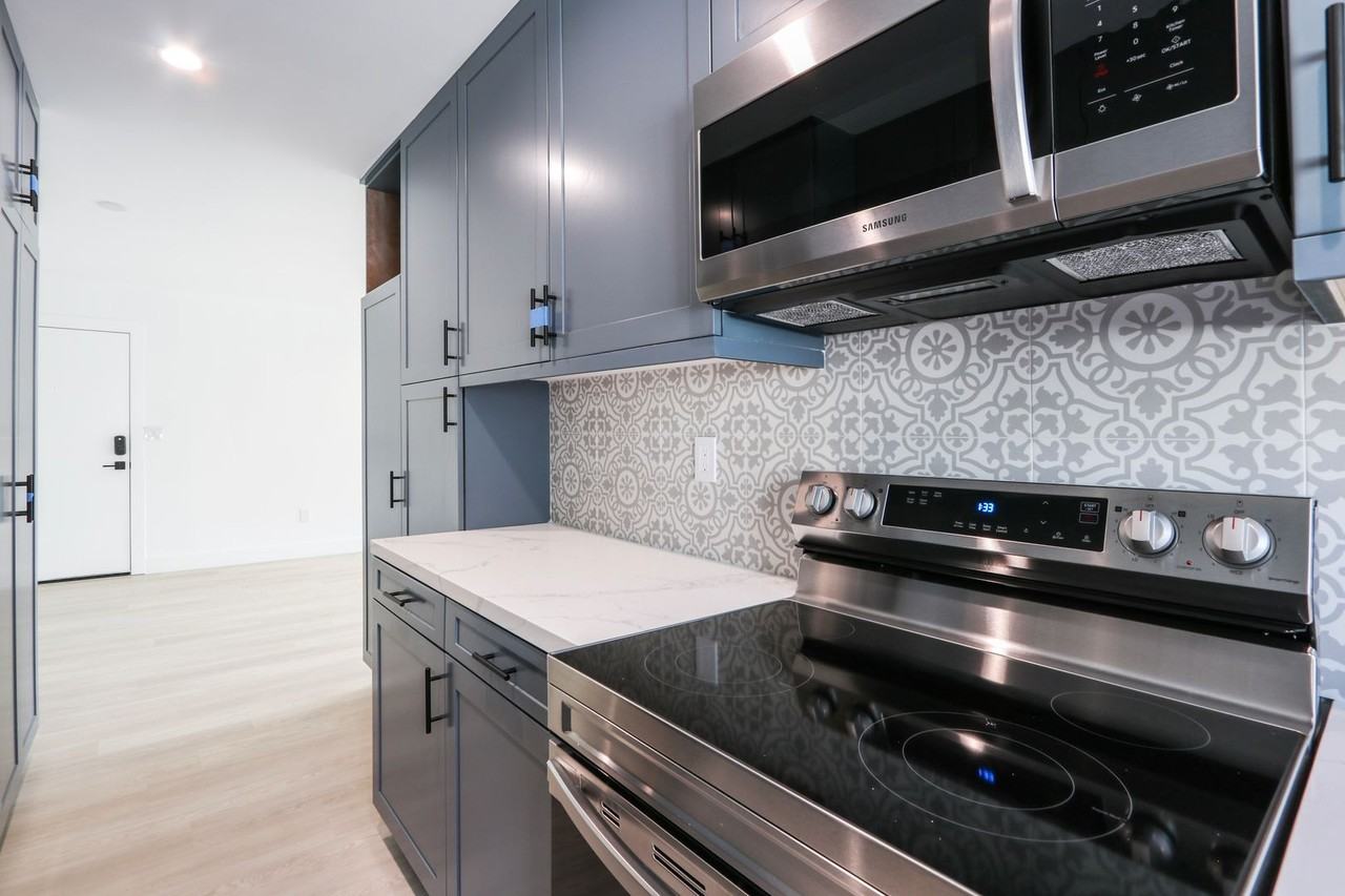 2136 Colby Ave - Photo 7 of 16