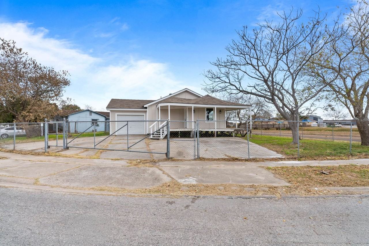 4626 Anita Dr - Photo 2 of 15