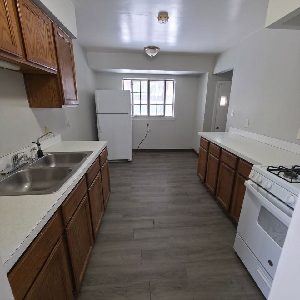 875 E 258th St - Photo 2 of 10