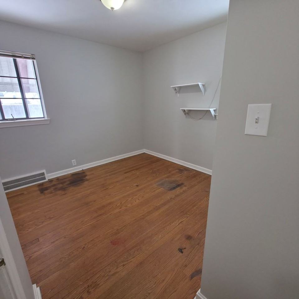 875 E 258th St - Photo 6 of 10