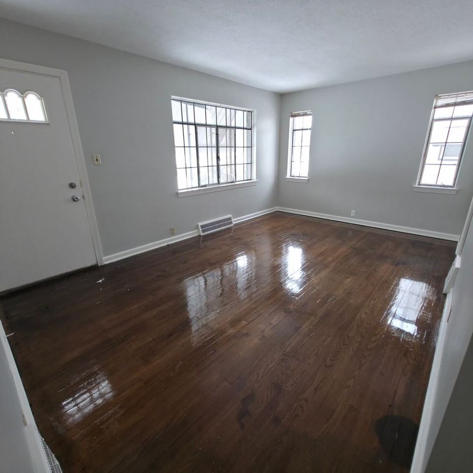 875 E 258th St - Photo 7 of 10