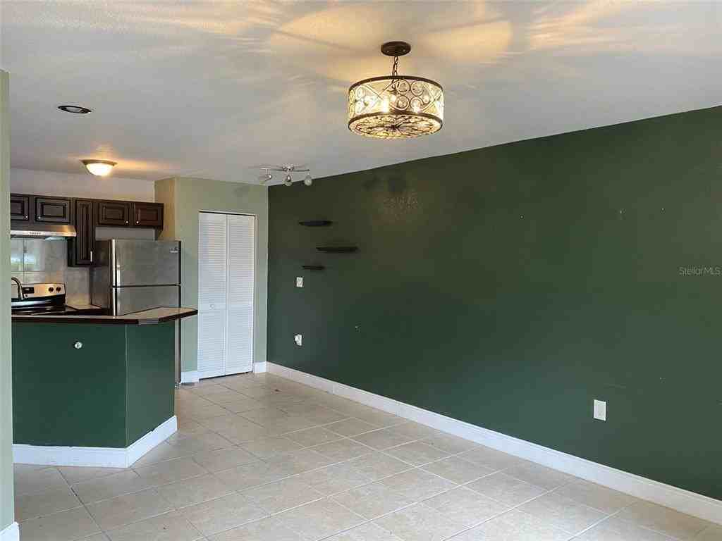 1916 Lake Atriums Cir #1916-28 - Photo 6 of 12