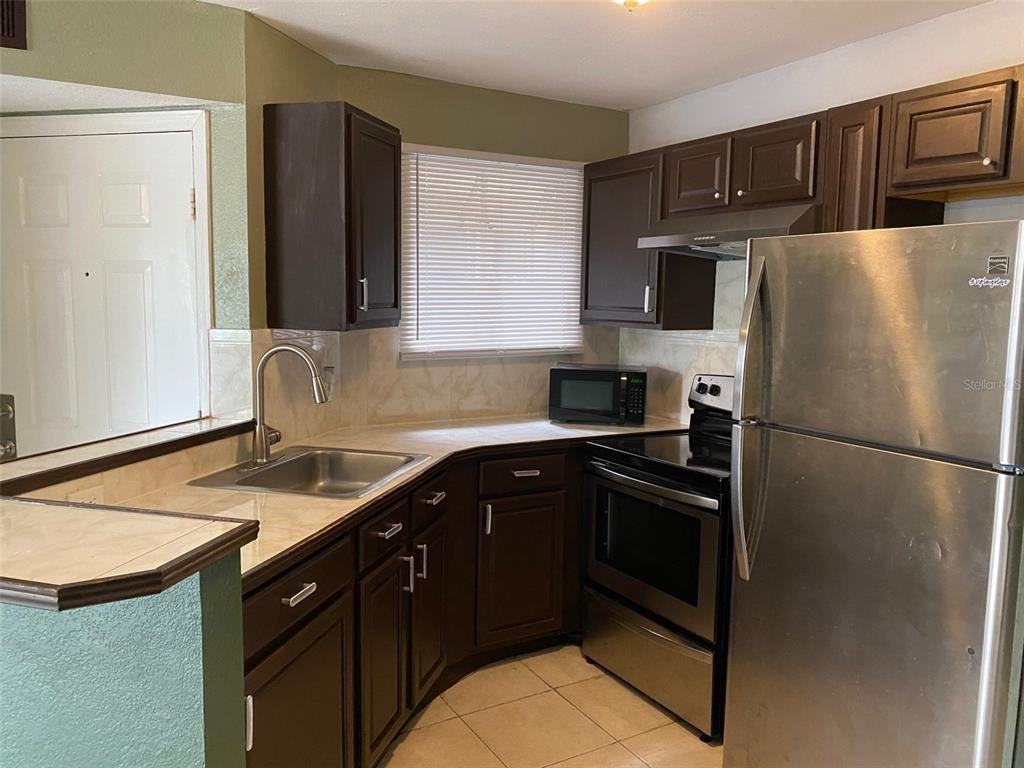 1916 Lake Atriums Cir #1916-28 - Photo 7 of 12