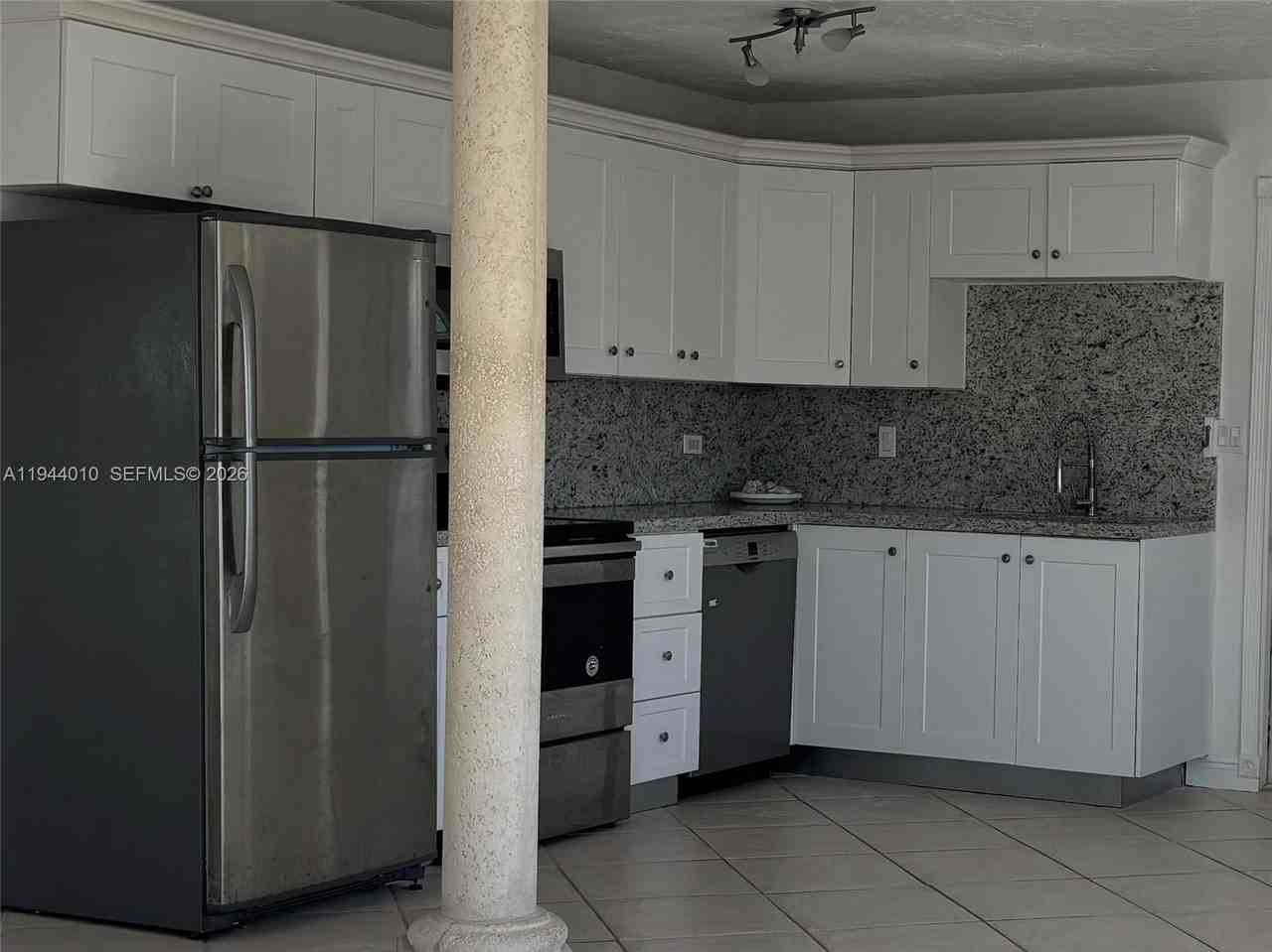 235 Ann Bonny Dr #235 - Photo 5 of 33