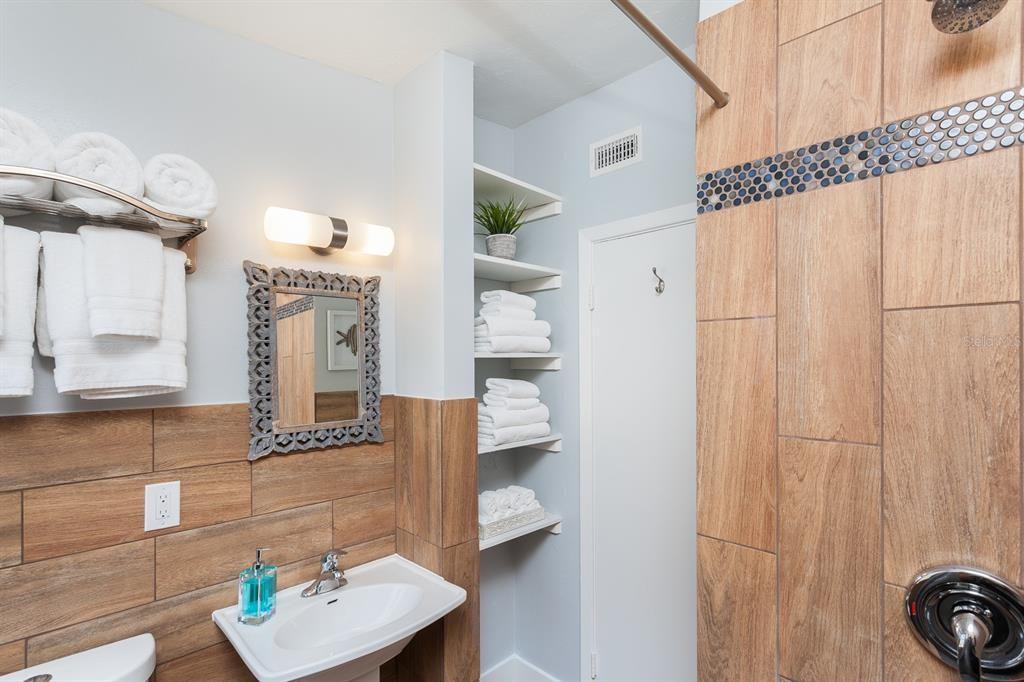 407 E Crystal Lake St #407 - Photo 2 of 39