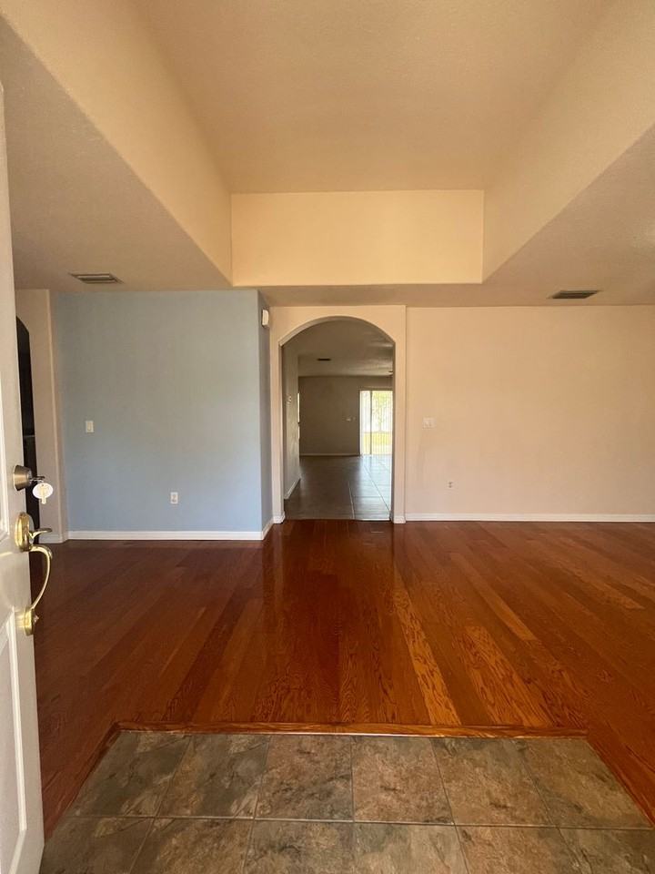 94 Wood Haven Dr - Photo 2 of 24