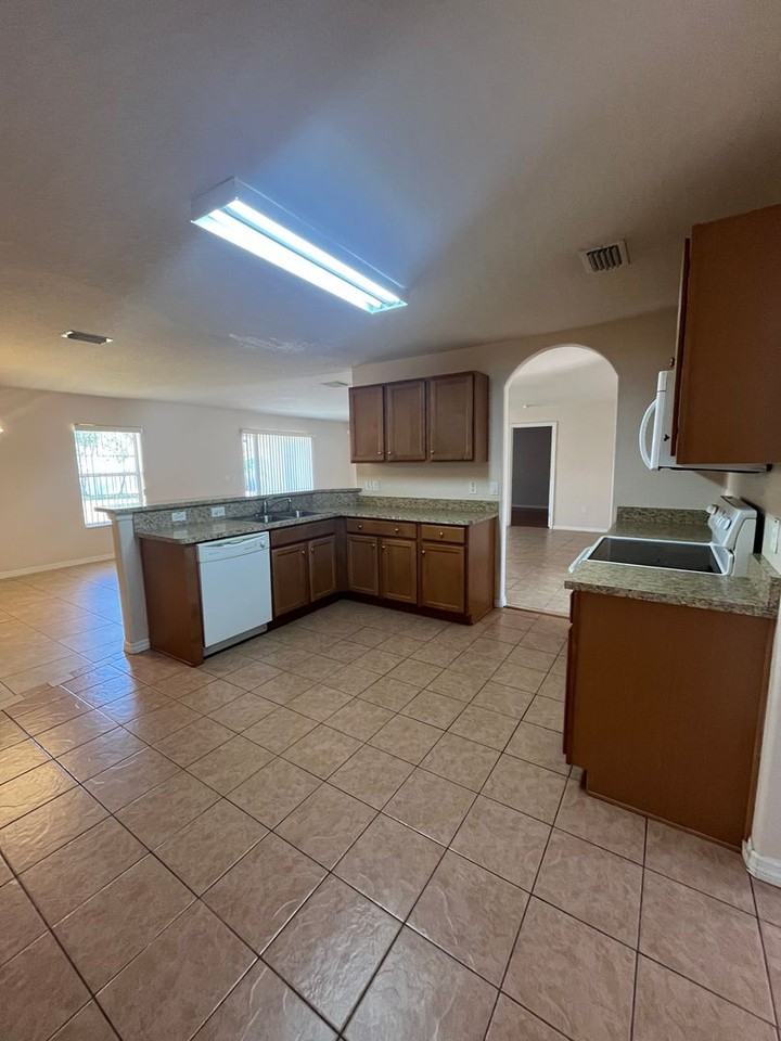 94 Wood Haven Dr - Photo 6 of 24