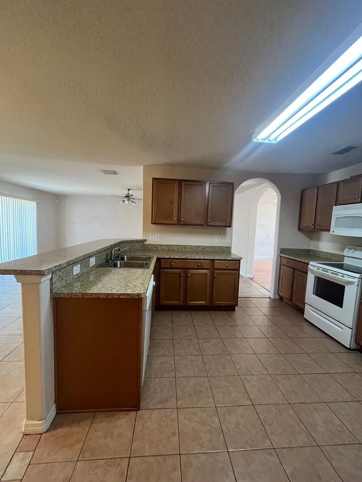 94 Wood Haven Dr - Photo 7 of 24