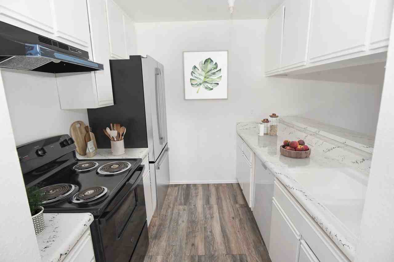 Le Grande Apartments - Photo 2 of 3