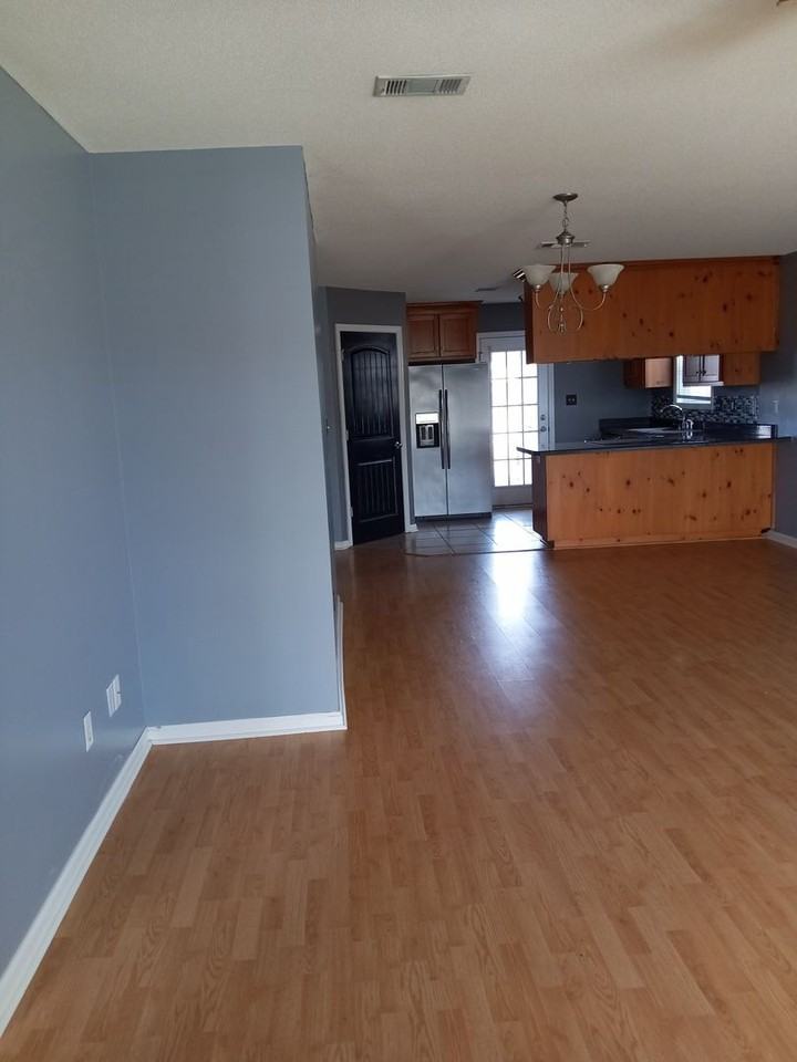 1437 Hesperia Cir - Photo 3 of 21