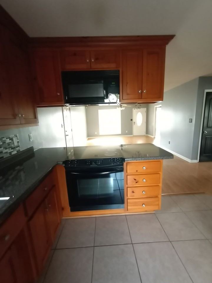 1437 Hesperia Cir - Photo 5 of 21