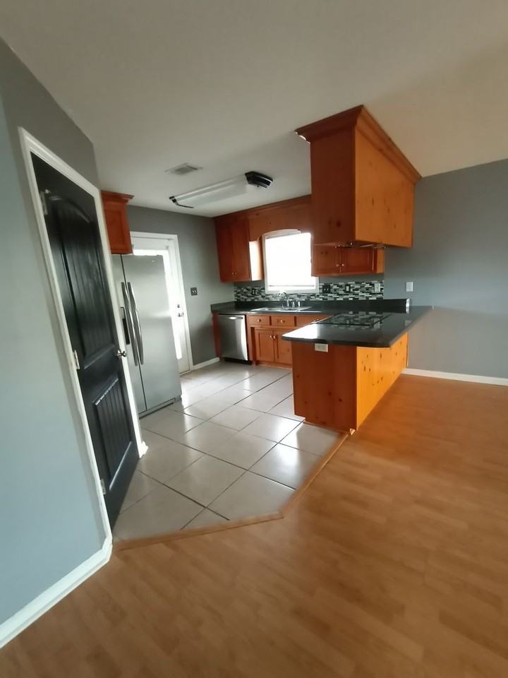 1437 Hesperia Cir - Photo 7 of 21