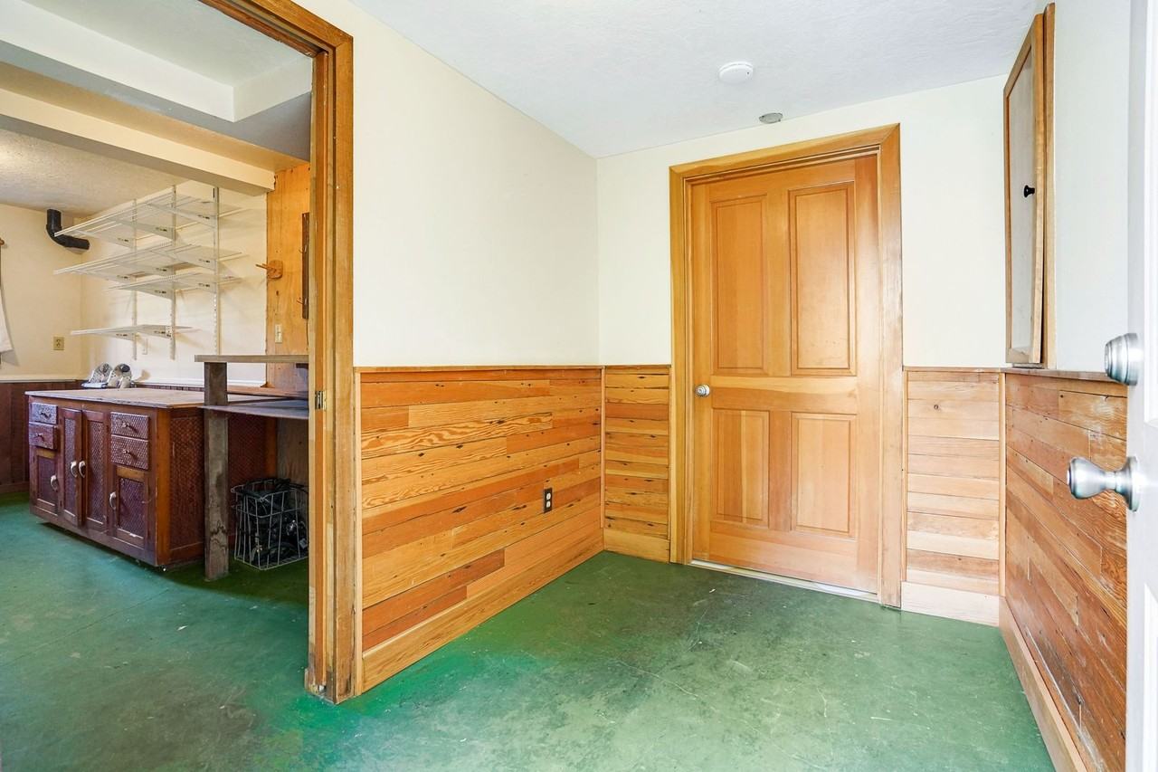 295 22nd St Se - Photo 3 of 25