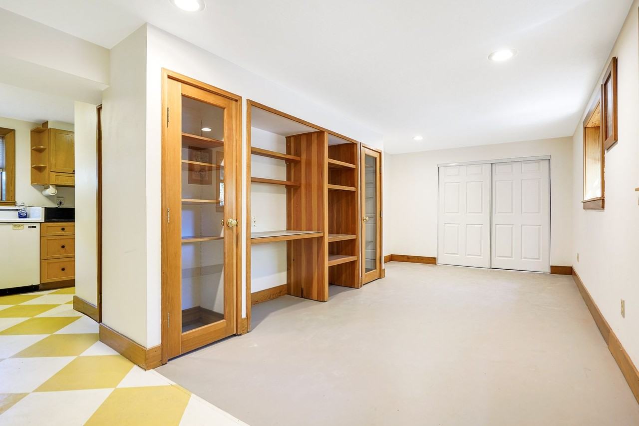 295 22nd St Se - Photo 5 of 25