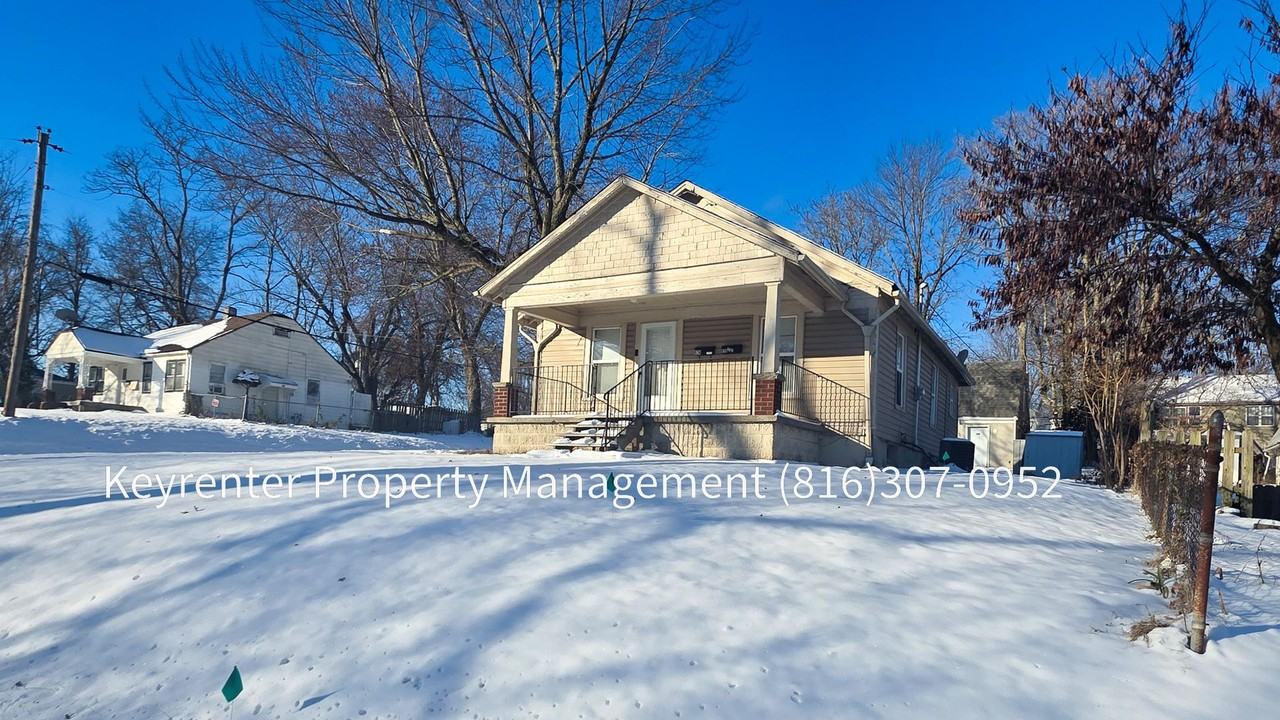 926 S Logan Ave - Photo 2 of 15