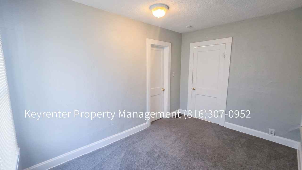 926 S Logan Ave - Photo 6 of 15