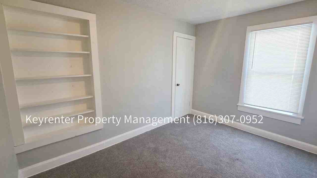 926 S Logan Ave - Photo 7 of 15