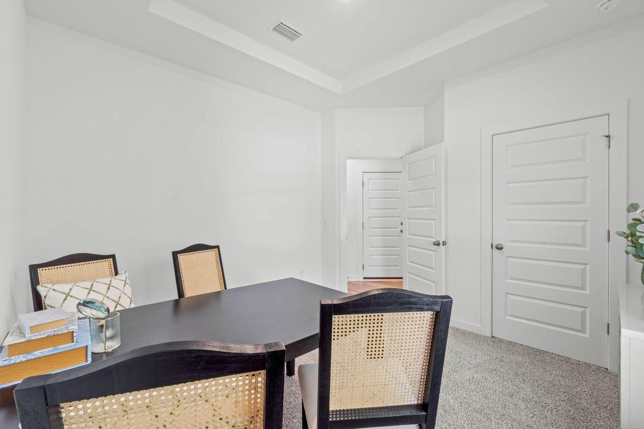 423 Arrowwood Blvd #423 - Photo 4 of 33