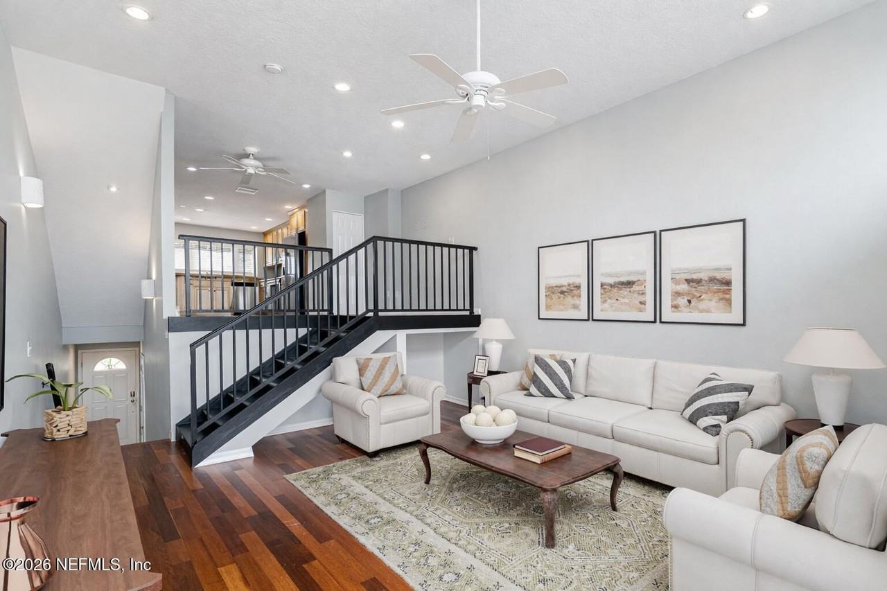 445 8th Ave N #445D - Photo 5 of 27