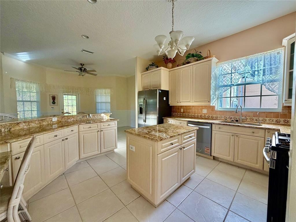 17511 Floral Estate Dr #17511 - Photo 4 of 38