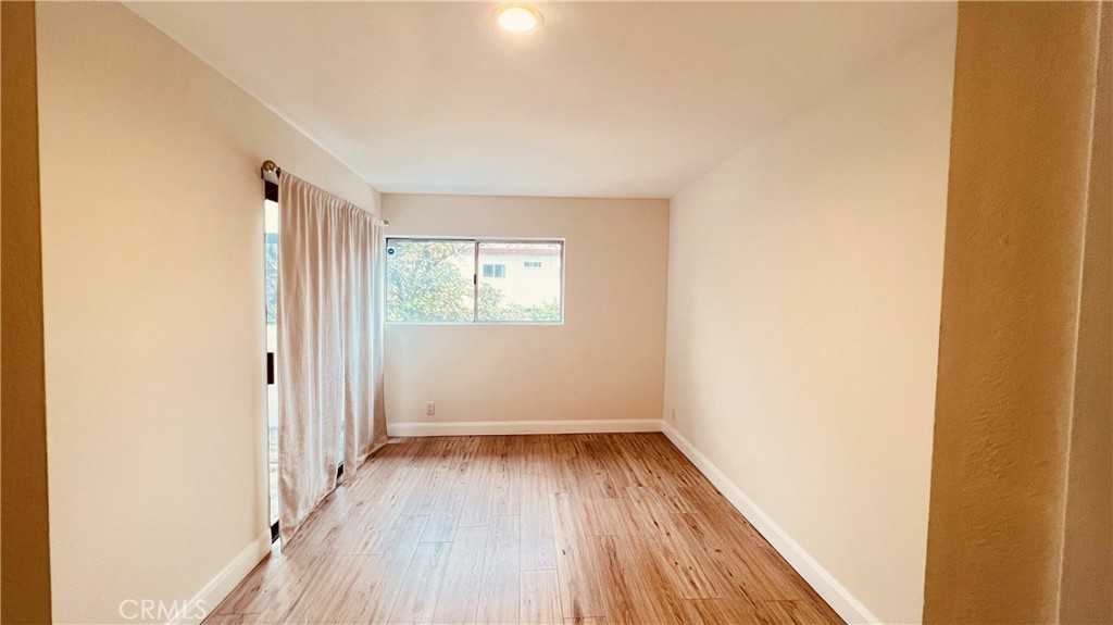 17836 Magnolia Blvd #17836 - Photo 5 of 18