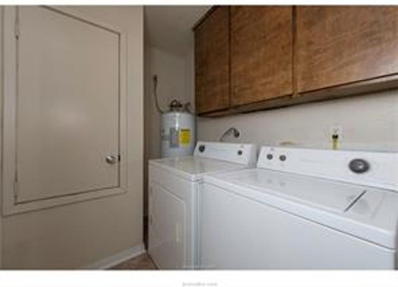 2529 Hickory Dr - Photo 3 of 5