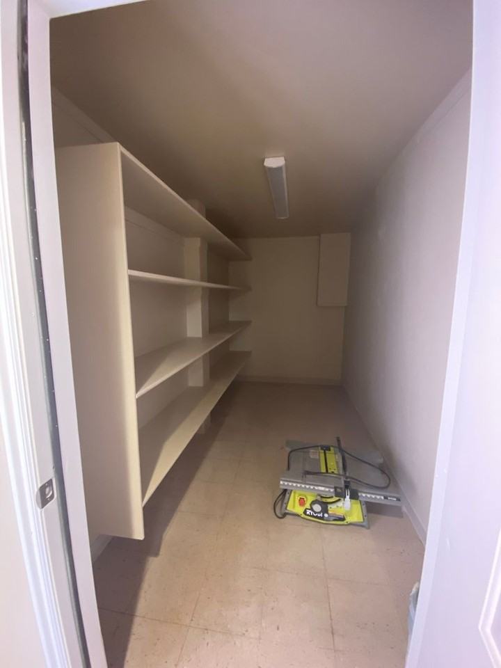 1045 N Canyon St - Photo 3 of 22