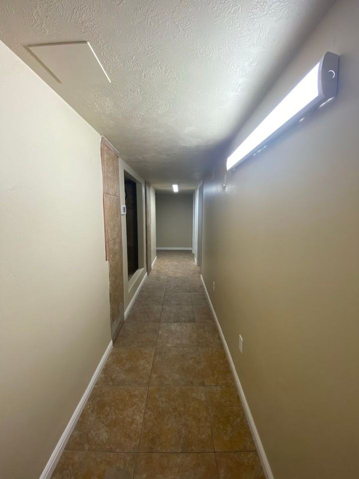 1045 N Canyon St - Photo 5 of 22