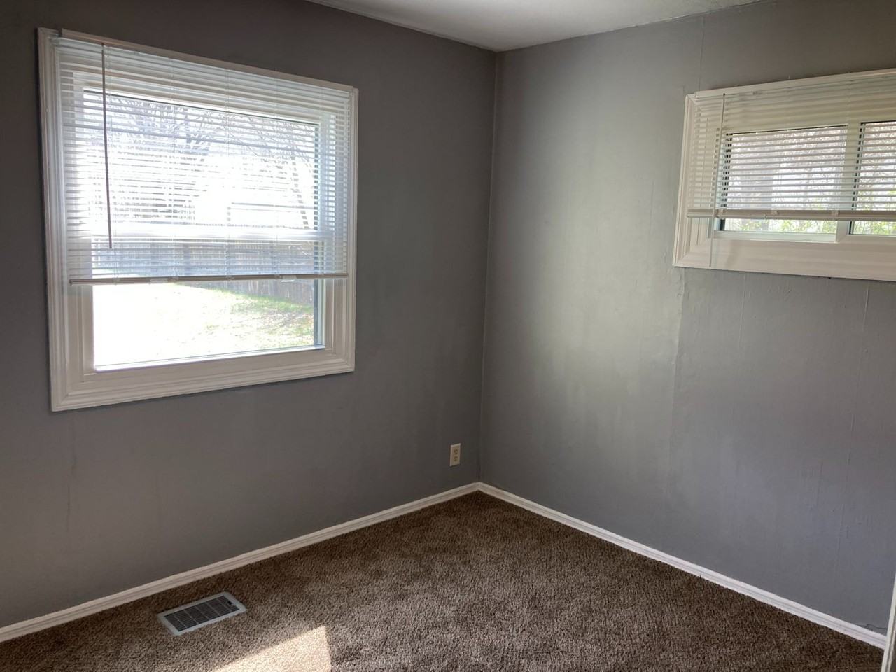 431 Dodge St - Photo 3 of 7