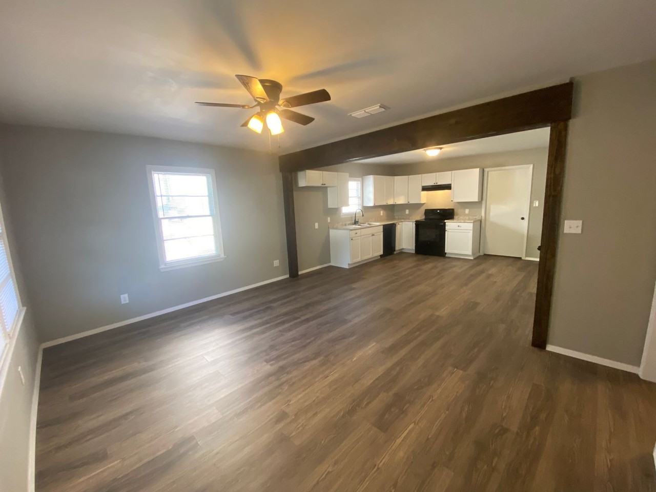 206 Pecan St - Photo 2 of 24