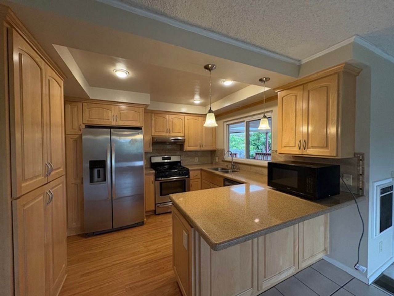 650 Serrano Dr - Photo 3 of 12