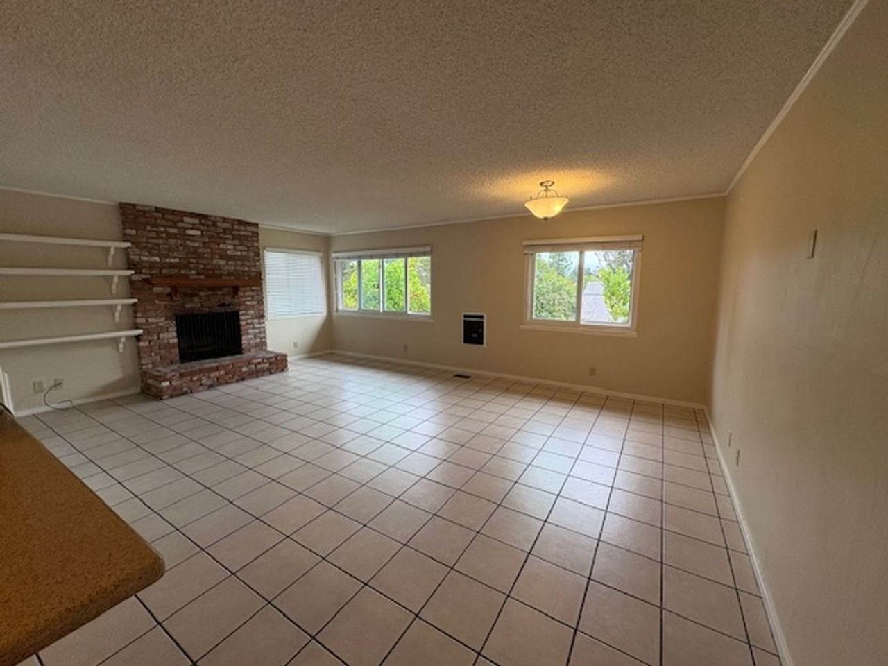 650 Serrano Dr - Photo 4 of 12