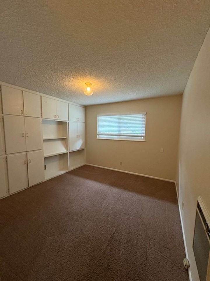 650 Serrano Dr - Photo 5 of 12