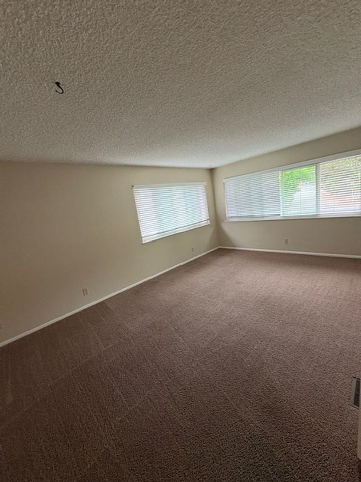 650 Serrano Dr - Photo 6 of 12