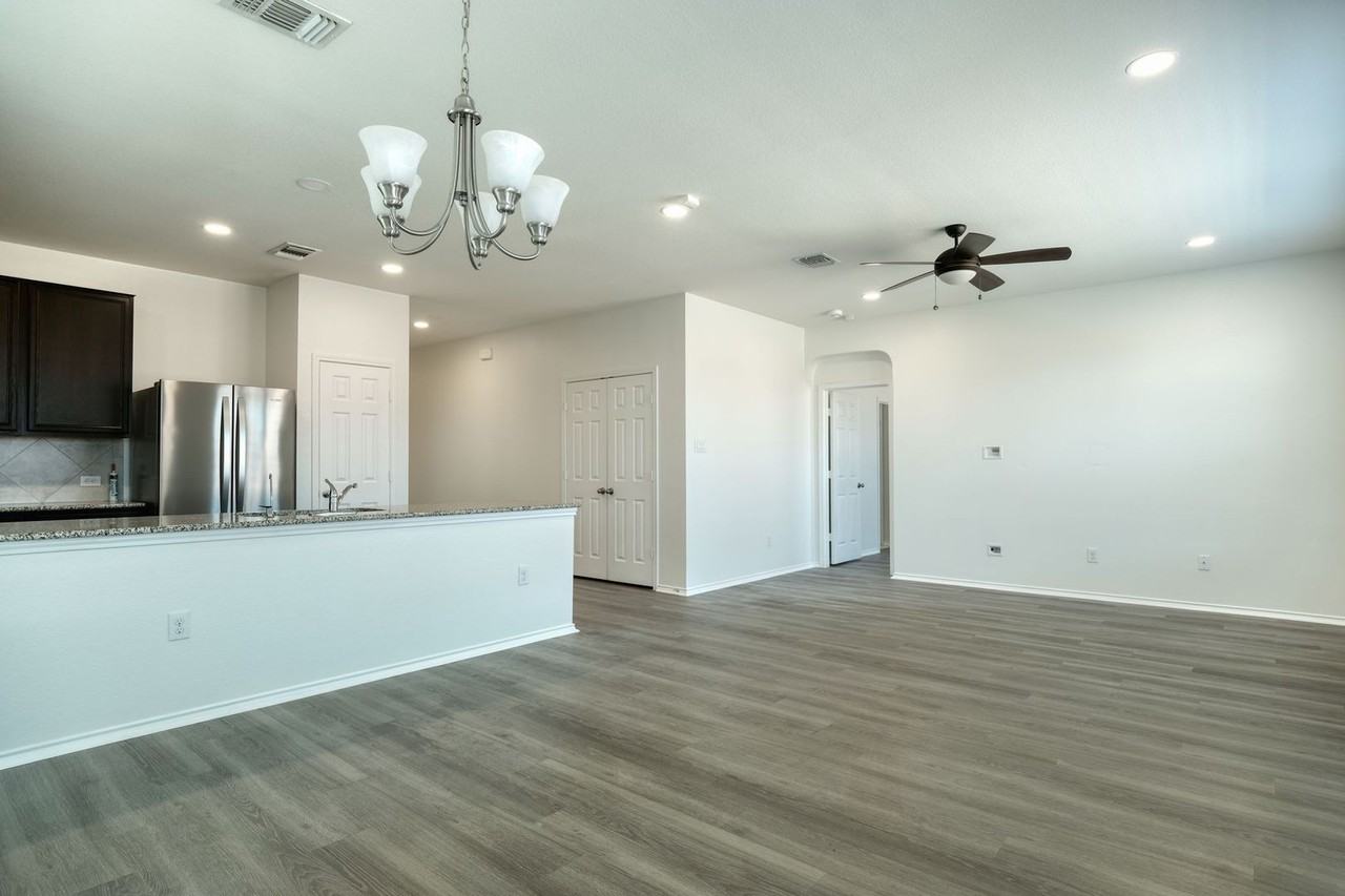 13813 James Garfield St - Photo 3 of 12