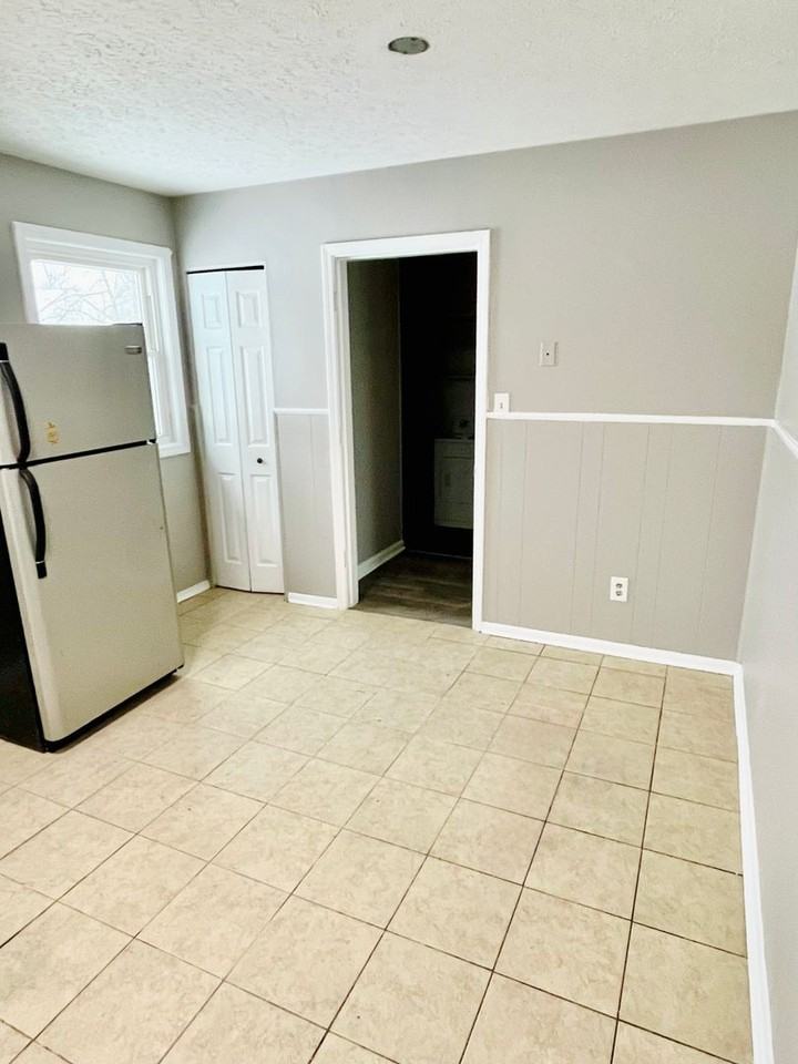 810 Sinclair St - Photo 5 of 19