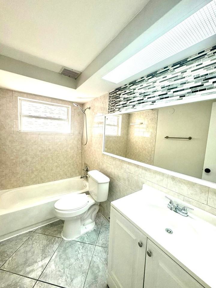 1019 Pert Ln - Photo 2 of 12