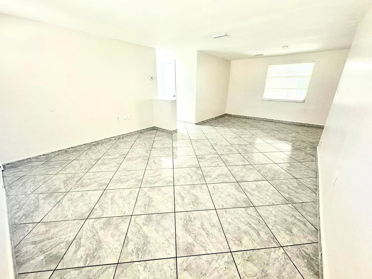 1019 Pert Ln - Photo 3 of 12