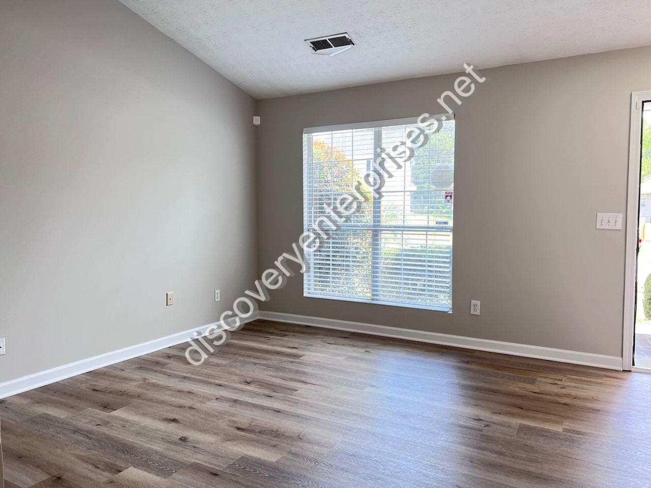 1561 Norman Xing - Photo 7 of 29