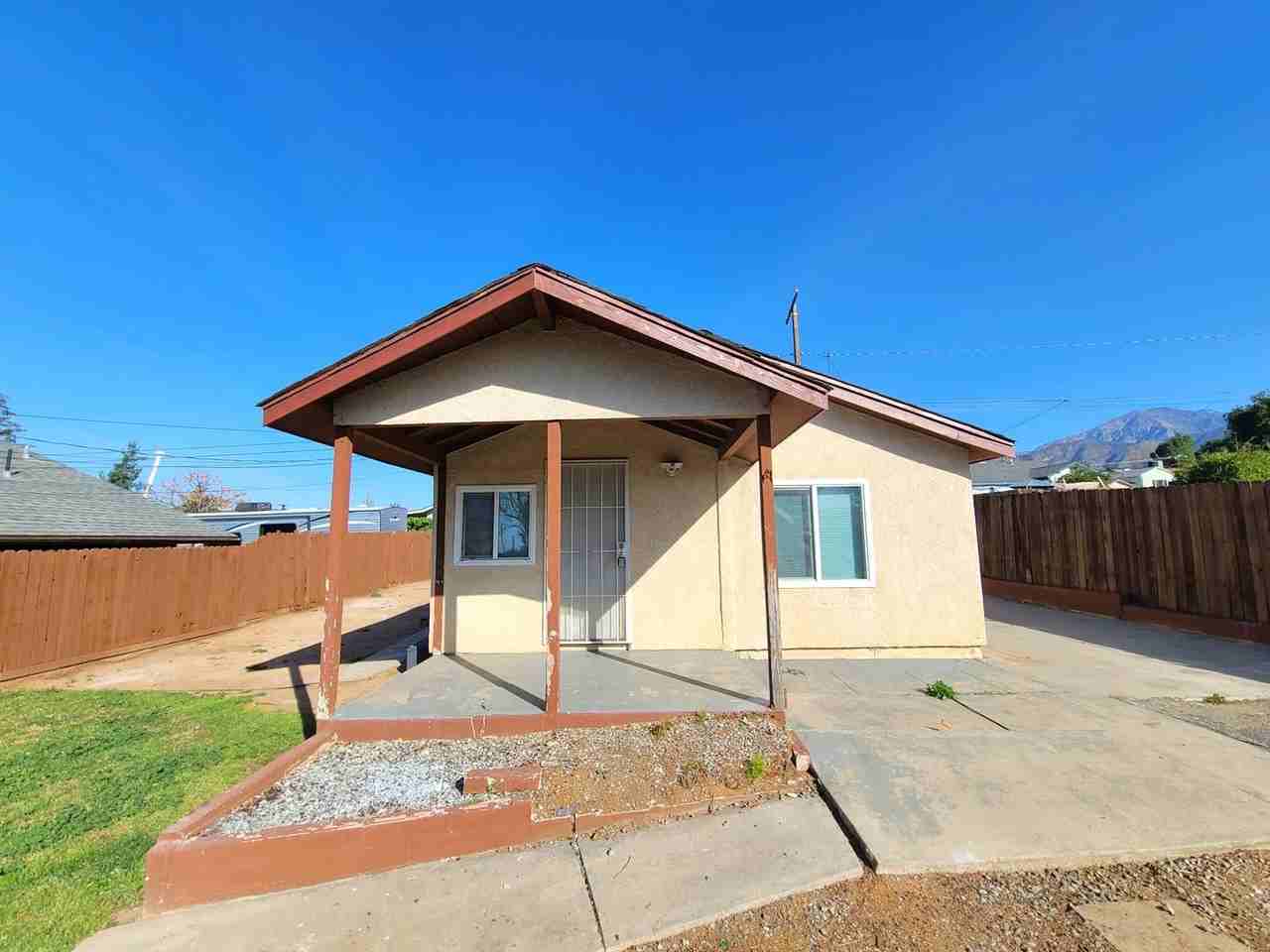 35216 Avenue D - Photo 4 of 22