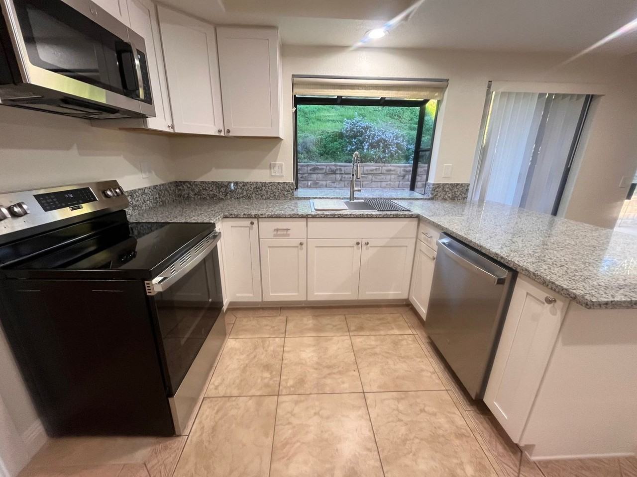 821 Mulberry Dr - Photo 4 of 50